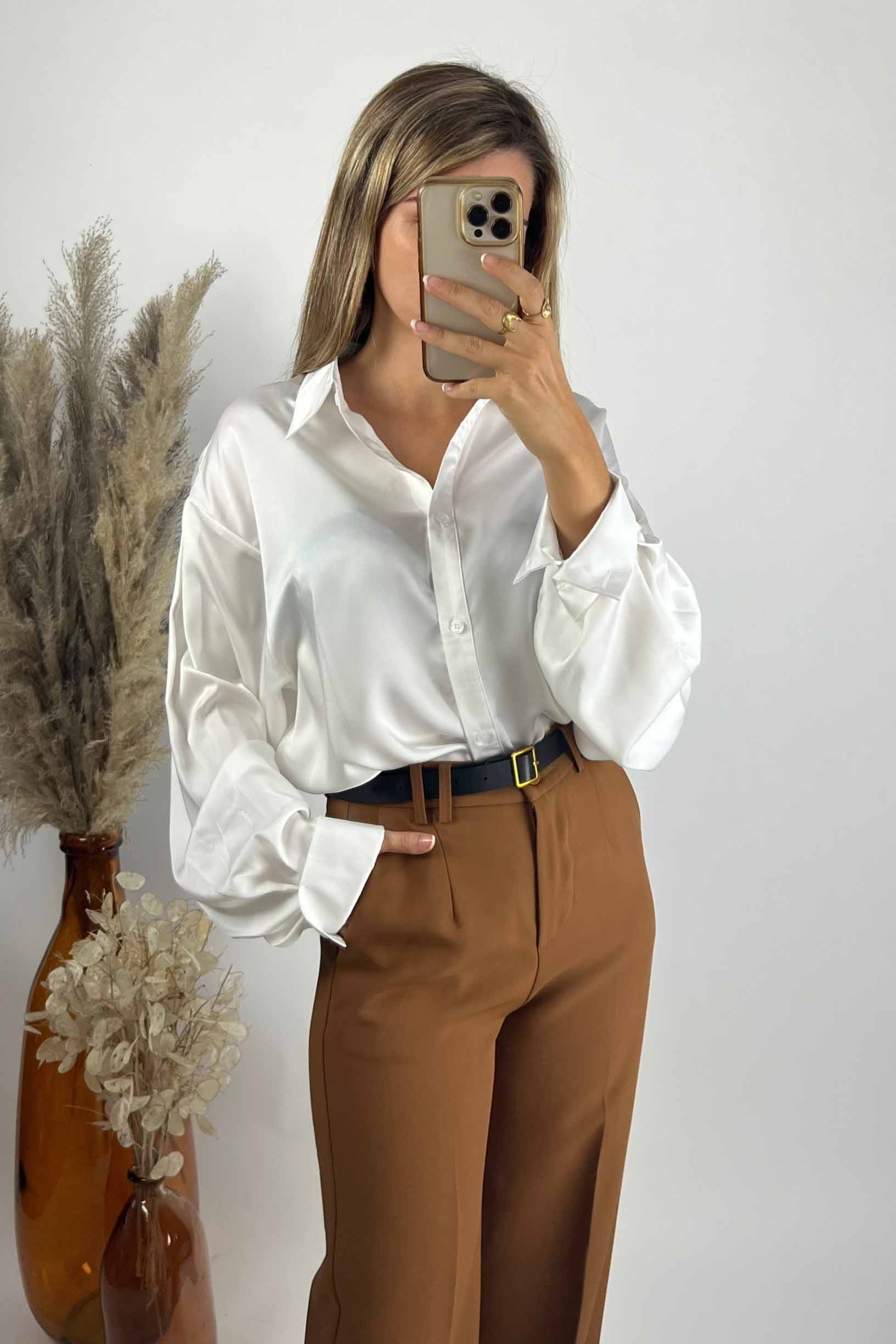 Chemise Satinée Blanche Boutonnée