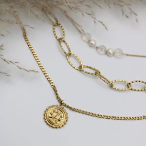 Collier à Médaillon et Perles