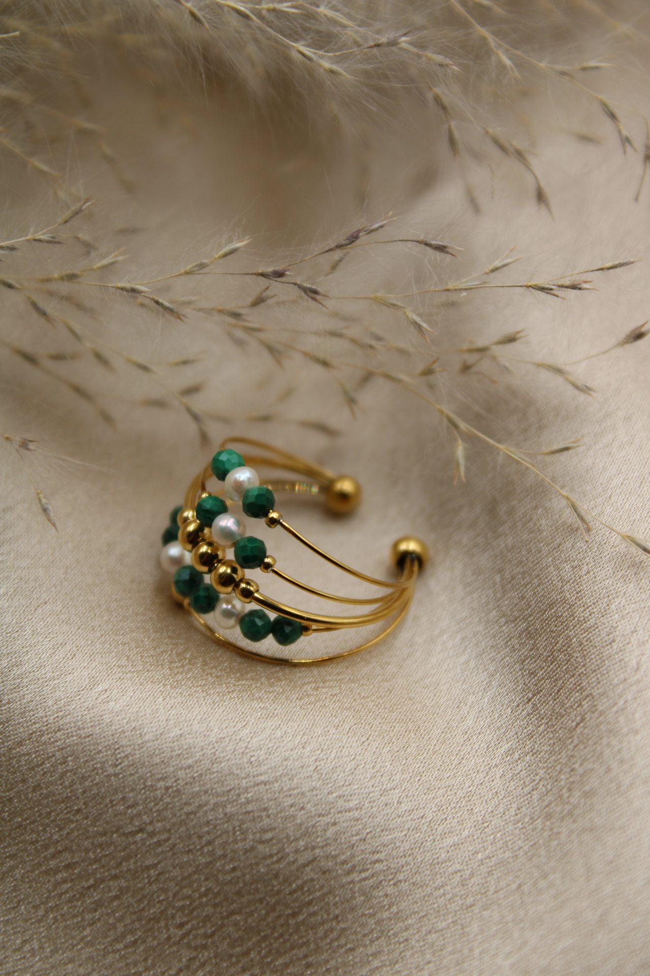 bague verte empire perle classe élégant