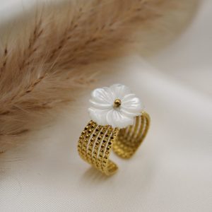 bague fleur nacré or